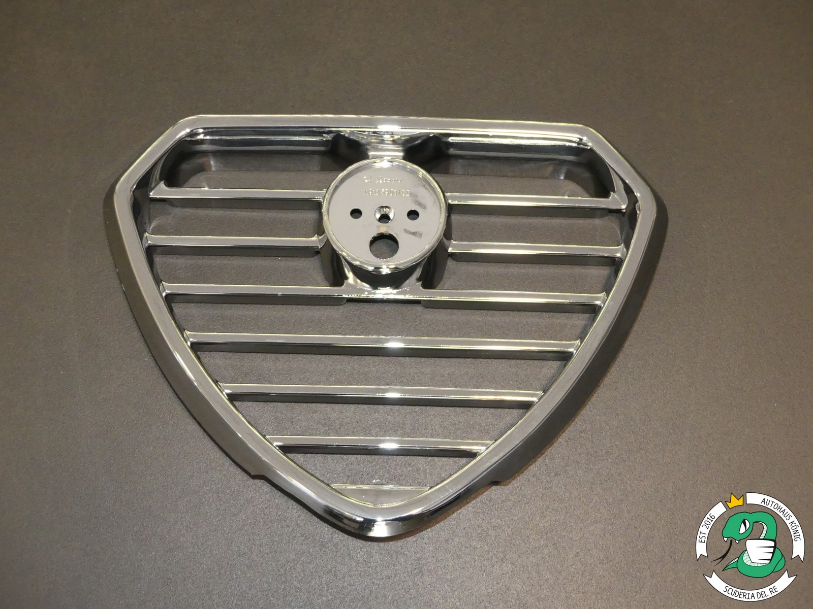 60701954 - Scudetto / Kühlergrill Mitte Alfa 6 (Alfa Sei)