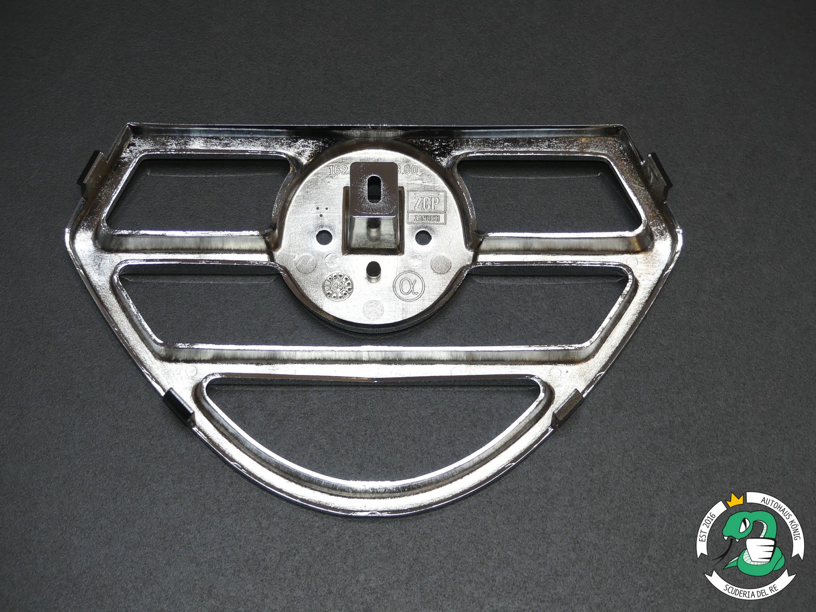 60742066 - Scudetto / Kühlergrill Mitte Alfa 90